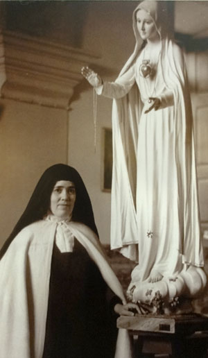 Sœur Lucie et Notre-Dame de Fatima en 1950