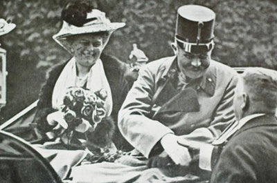 L'archiduc François-Ferdinand, héritier de la couronne austro-hongroise, et sa femme. 