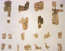 Fragments de papyrus provenant de la grotte 7