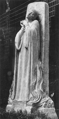 Statue de Jeanne au bûcher, place du Vieux-Marché à Rouen, par Maxime Réal del Sarte (1930)