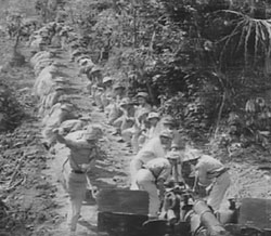 Transport de canons par les Viets