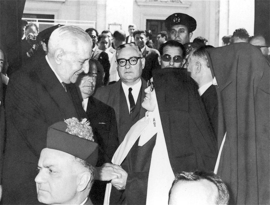 Le président Salazar et sœur Lucie, le 13 mai 1967, à Fatima.