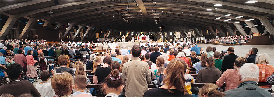 Heure sainte à la basilique Saint-Pie X Heure sainte à la basilique Saint-Pie X