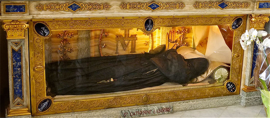 Châsse de sainte Catherine Labouré.