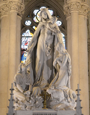 Statue de Notre-Dame de Montligeon Statue de Notre-Dame de Montligeon
