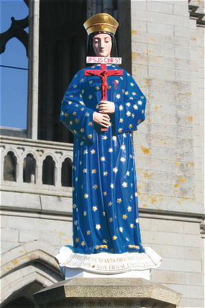 Statue de Notre-Dame de Pontmain