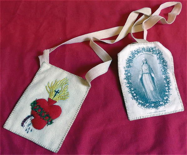 Scapulaire brodé par Estelle Faguette.