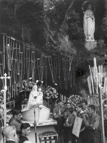 La Vierge de Boulogne à la Grotte de Massabielle (mars 1943)