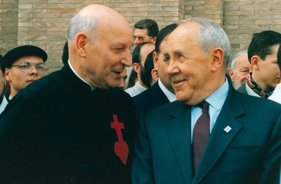 Le 13 mai 1993, l’abbé de Nantes, entouré de ses amis, dont M.  Mourot.